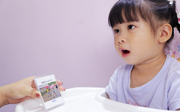 小孩三歲了還不會說話怎么訓(xùn)練？
